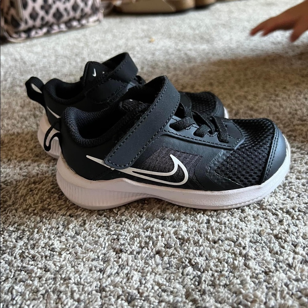 Toddler Boy size 7 Nike Shoe